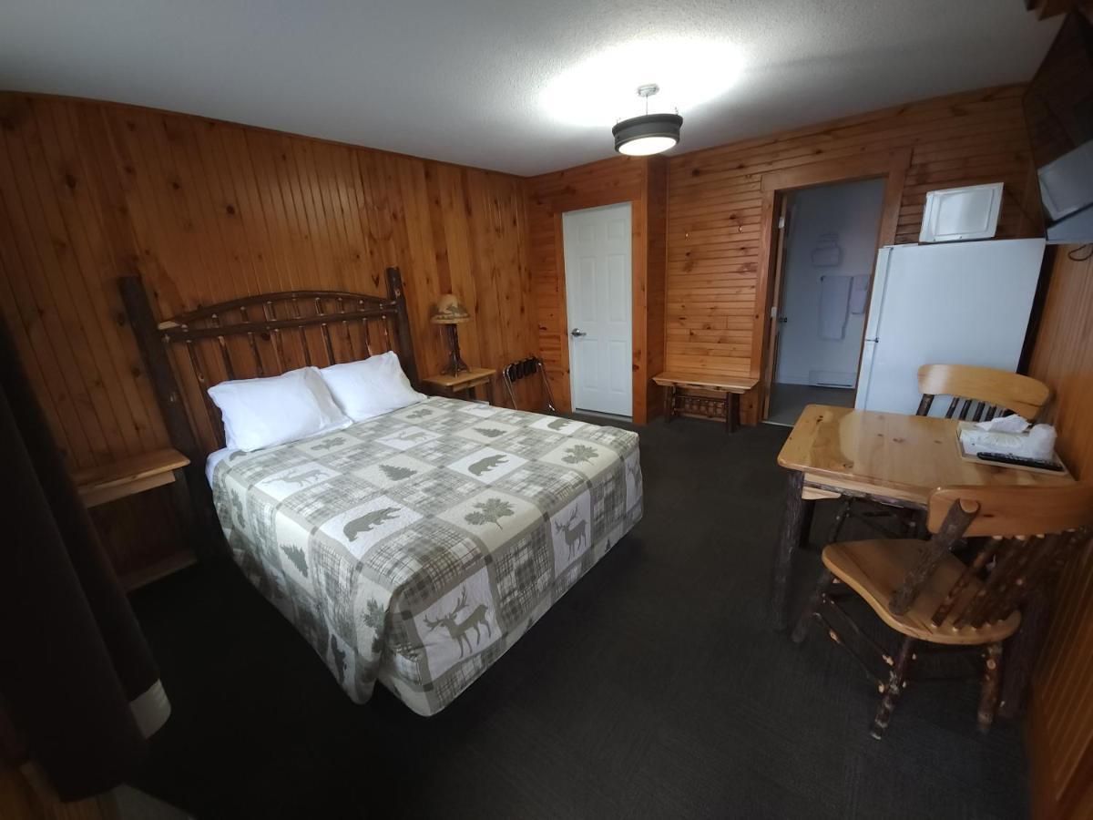 Outdoorsman Motel Wawa Kültér fotó