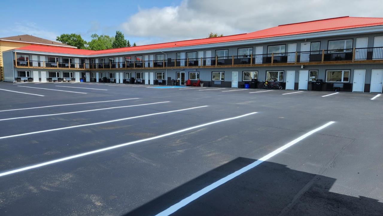 Outdoorsman Motel Wawa Kültér fotó